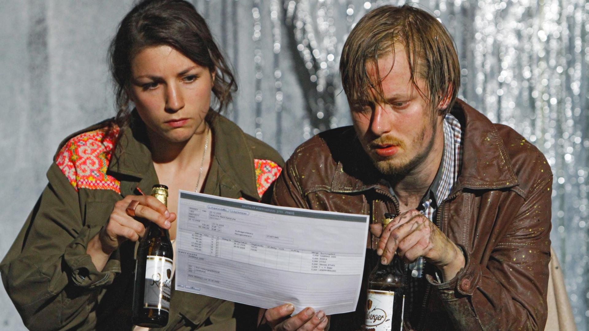 Eva Meckbach und Stefan Stern in Ibsens "Ein Volksfeind" in der Inszenierung von Thomas Ostermeier an der Schaubühne Berlin
