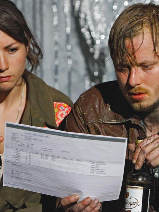 Eva Meckbach und Stefan Stern in Ibsens "Ein Volksfeind" in der Inszenierung von Thomas Ostermeier an der Schaubühne Berlin