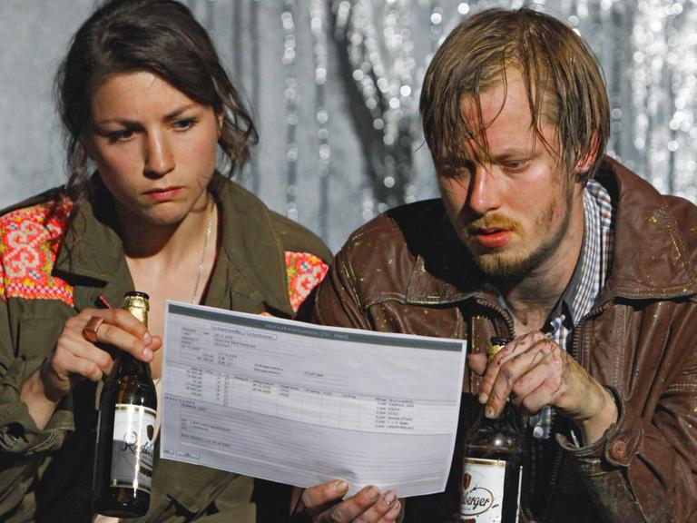 Eva Meckbach und Stefan Stern in Ibsens "Ein Volksfeind" in der Inszenierung von Thomas Ostermeier an der Schaubühne Berlin