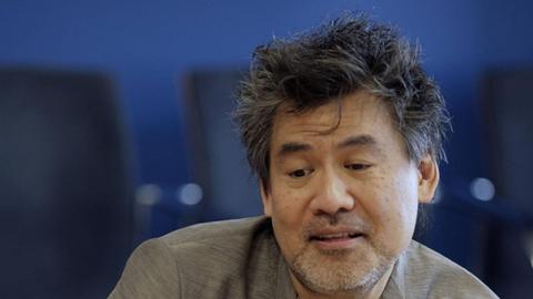 Der US-amerikanische Schriftsteller und Dramatiker David Henry Hwang, 2012