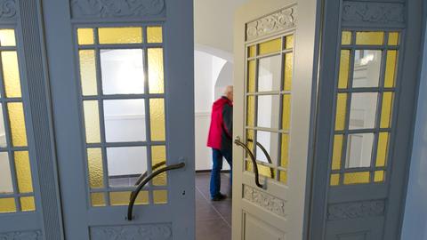 Blick in ein Treppenhaus des ehemaligen IT-College Putbus auf der Insel Rügen