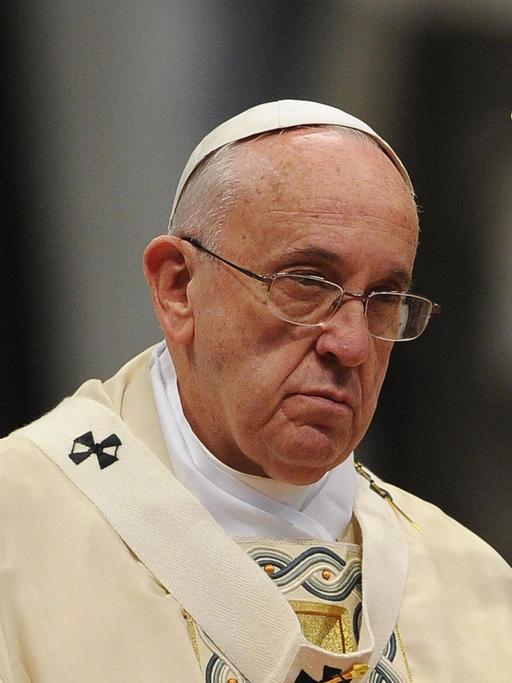 Papst Franziskus während einer Sondermesse für armenische Katholiken in der Basilika des Petersdomes