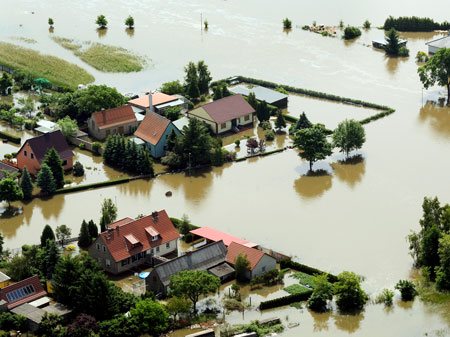 Das Dorf Fischbeck (Sachsen-Anhalt) ist nach einem Deichbruch überflutet.