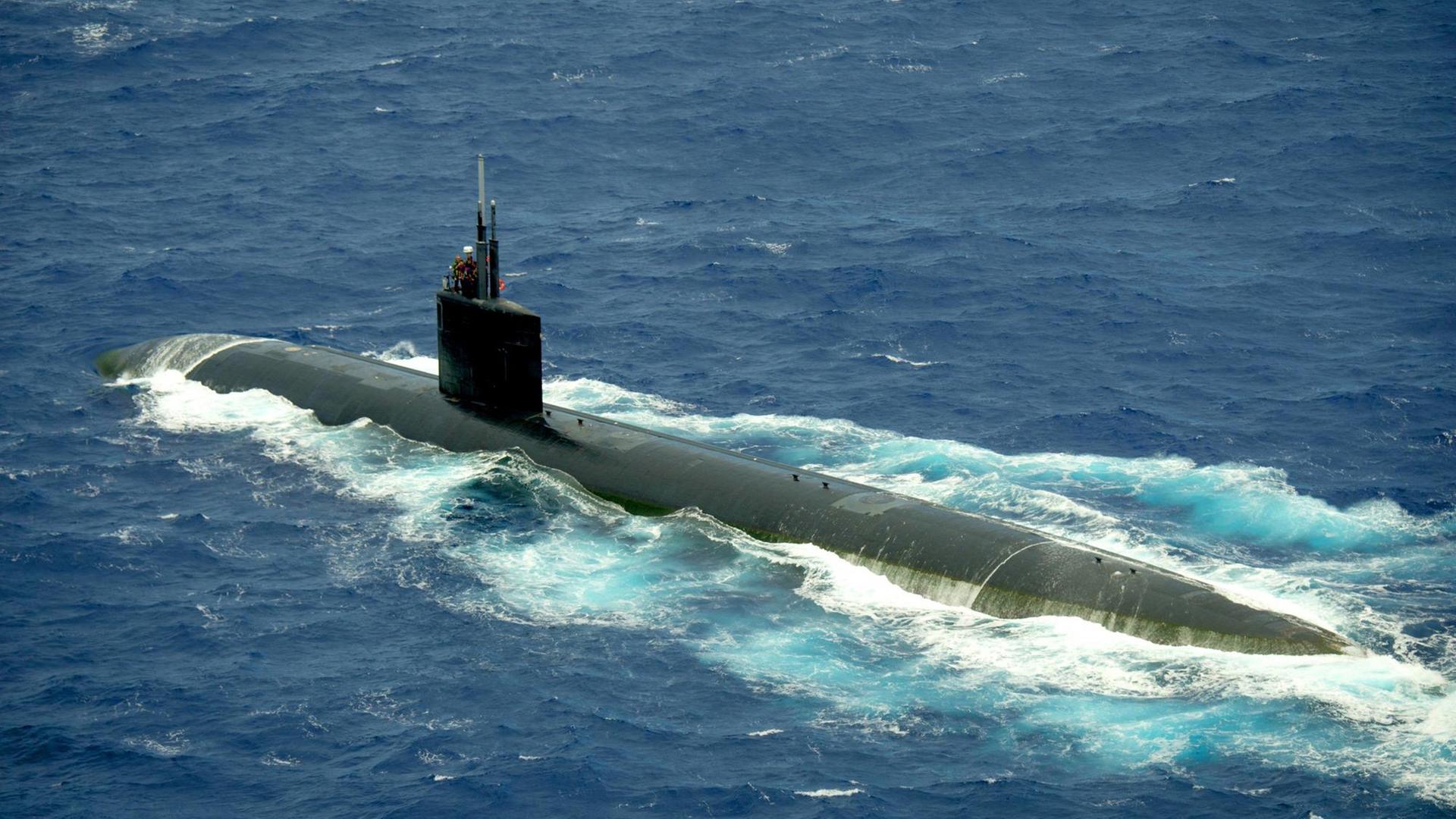 Das Foto zeigt ein US-Atom-U-Boot  im Pazifik.