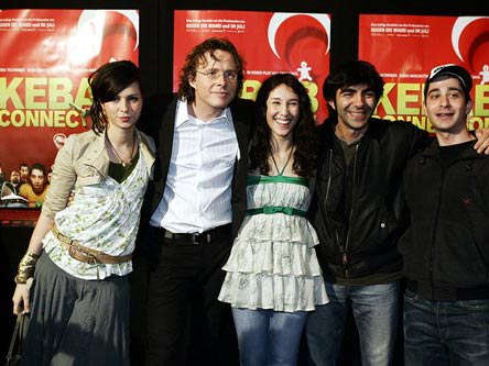 Das Team von der "Kebab Connection": Nora Tschirner, Anno Saul, Sibel Kekilli, Fatih Akin und Denis Moschitto (v.l.n.r.) Das Team von der "Kebab Connection": Nora Tschirner, Anno Saul, Sibel Kekilli, Fatih Akin und Denis Moschitto (v.l.n.r.)