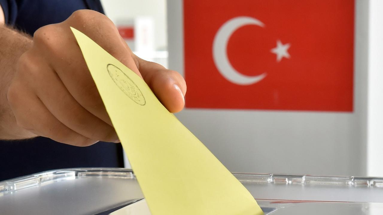 Auch auf dem Messegelände in Karlsruhe konnten türkische Bürgerinnen und Bürger ihre Stimme für die Präsidentschaftswahl in der Türkei abgeben.