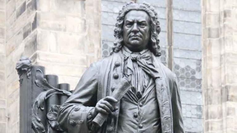 Eine Statue von Johann Sebastian Bach 