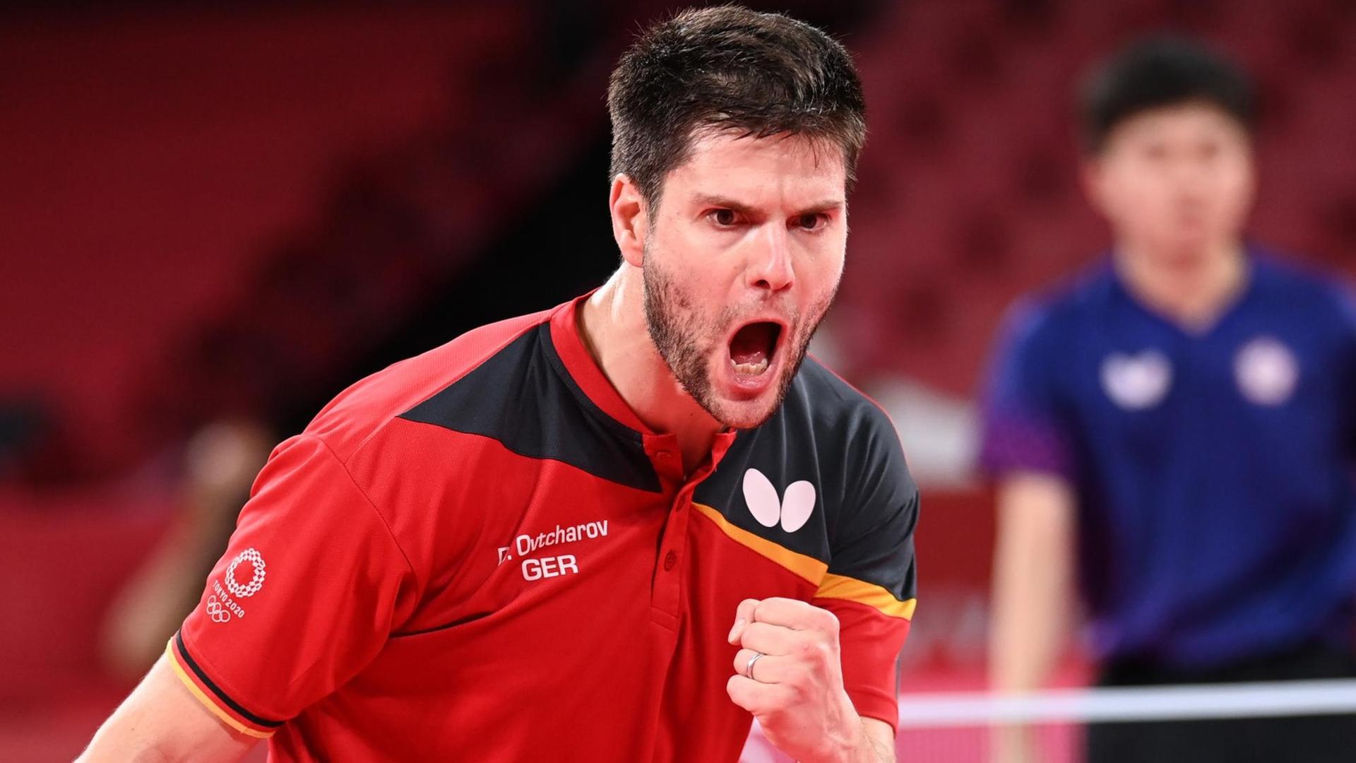 Dimitrij Ovtcharov jubelt. Dimitrij Ovtcharov jubelt.