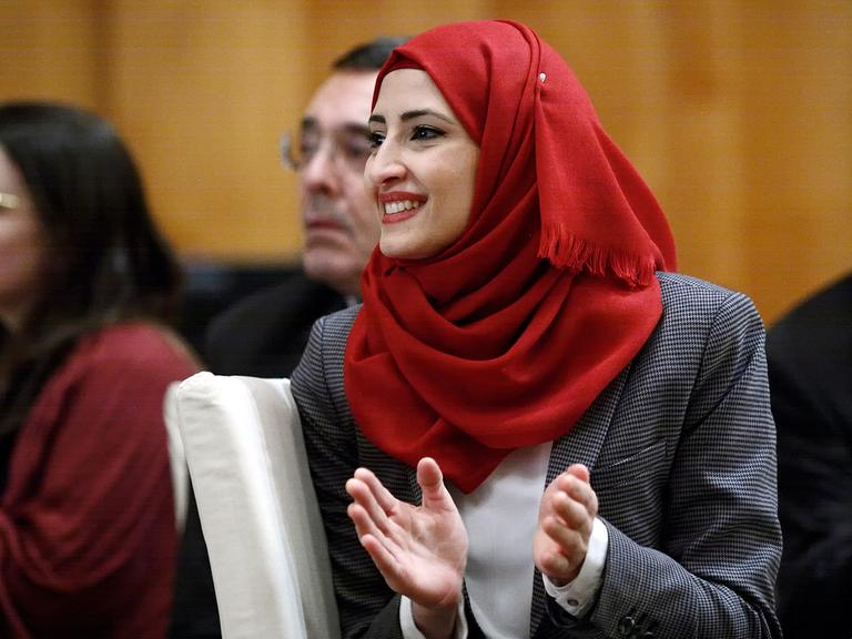 Muslimische Studentin mit Kopftuch während des Galaabend im Auswärtigen Amt Berlin zugunsten des Studiengangs European Studies".