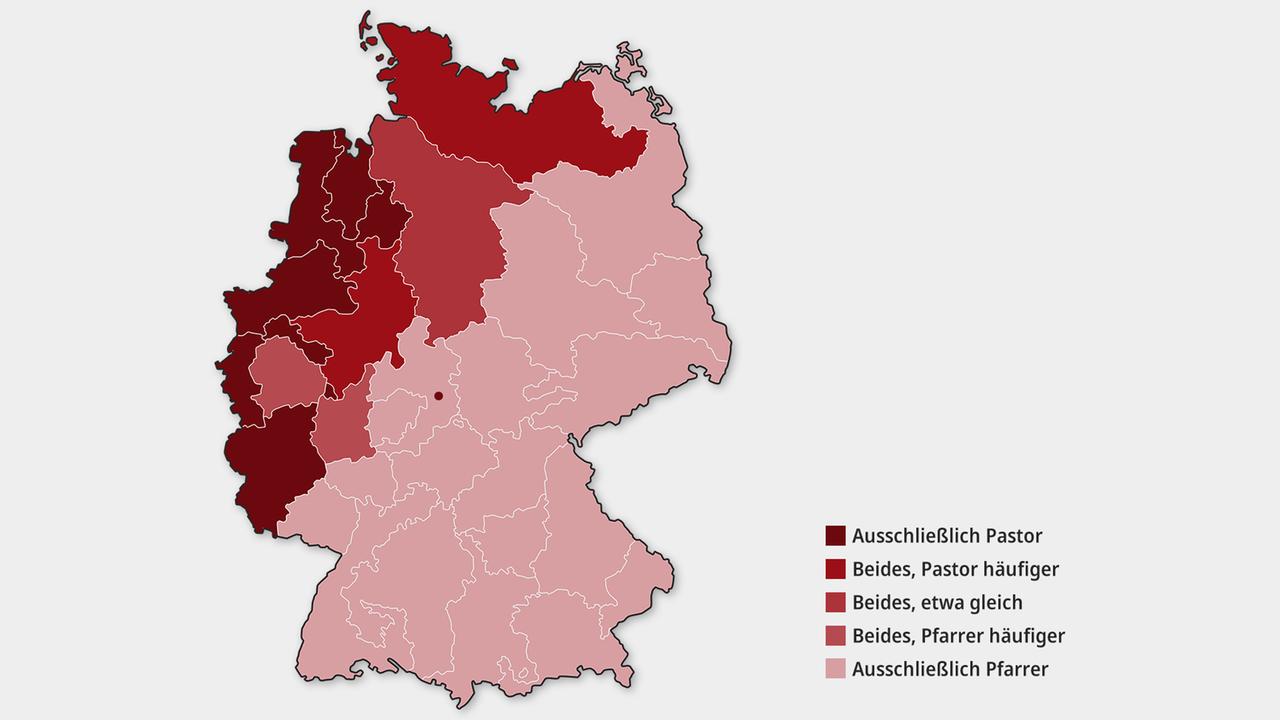 Deutschlandkarte, auf der eine Fläche von Trier bis zur Nordsee dunkelrot eingefärbt ist. Hier heißt es vornehmlich auch in der katholischen Kirche Herr Pastor.