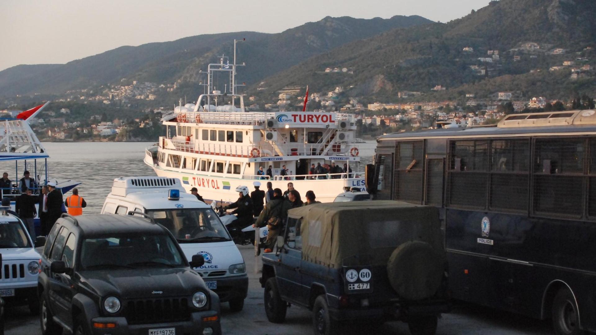 Griechenland hat mit der Rückführung von Flüchtlingen in die Türkei begonnen.