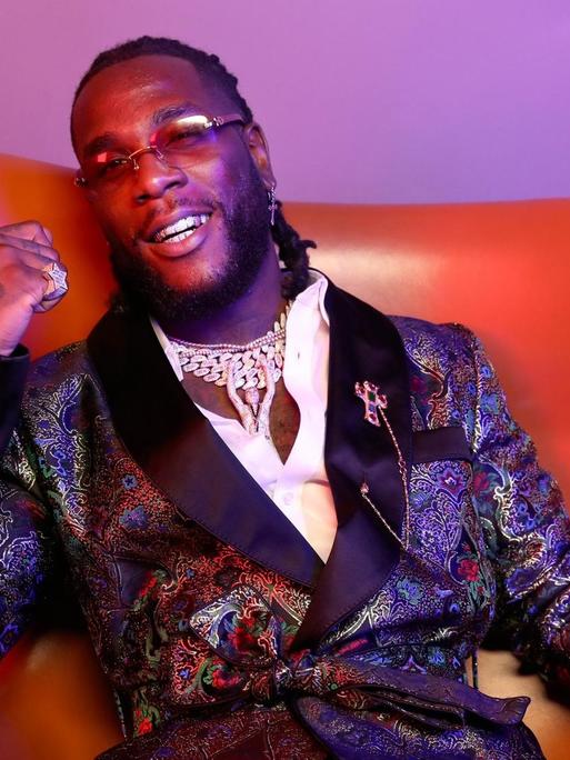 Burna Boy posiert für ein Porträt während der BET Awards 2019 im Microsoft Theater am 23. Juni 2019 in Los Angeles, Kalifornien.