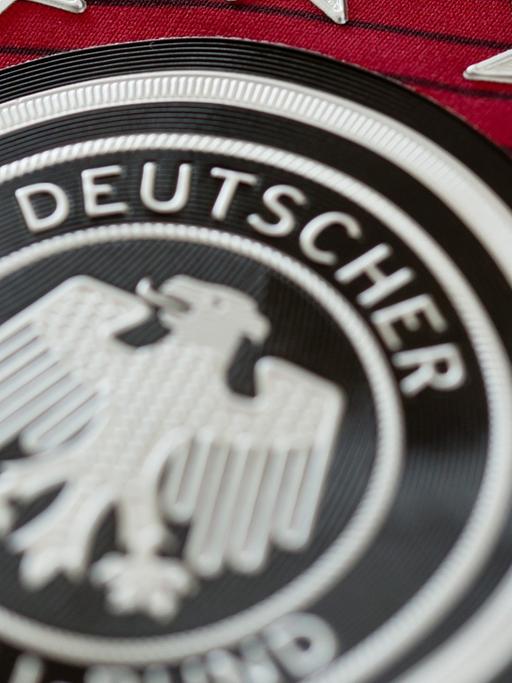Der vierte Stern ist auf dem offiziellen Trikot der Deutschen Fußball-Nationalmannschaft am 14.07.2014 in Herzogenaurach (Bayern) zu sehen.