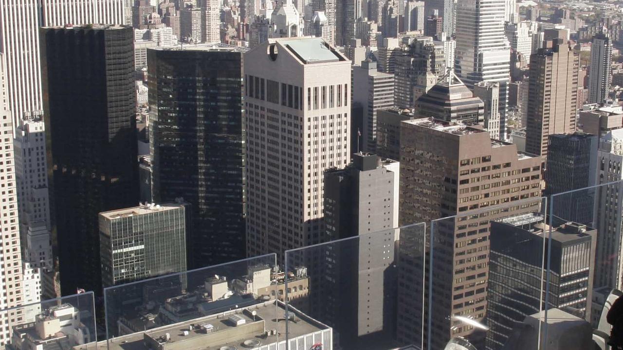 Blick vom Rockefeller Center in New York auf das AT&T Building