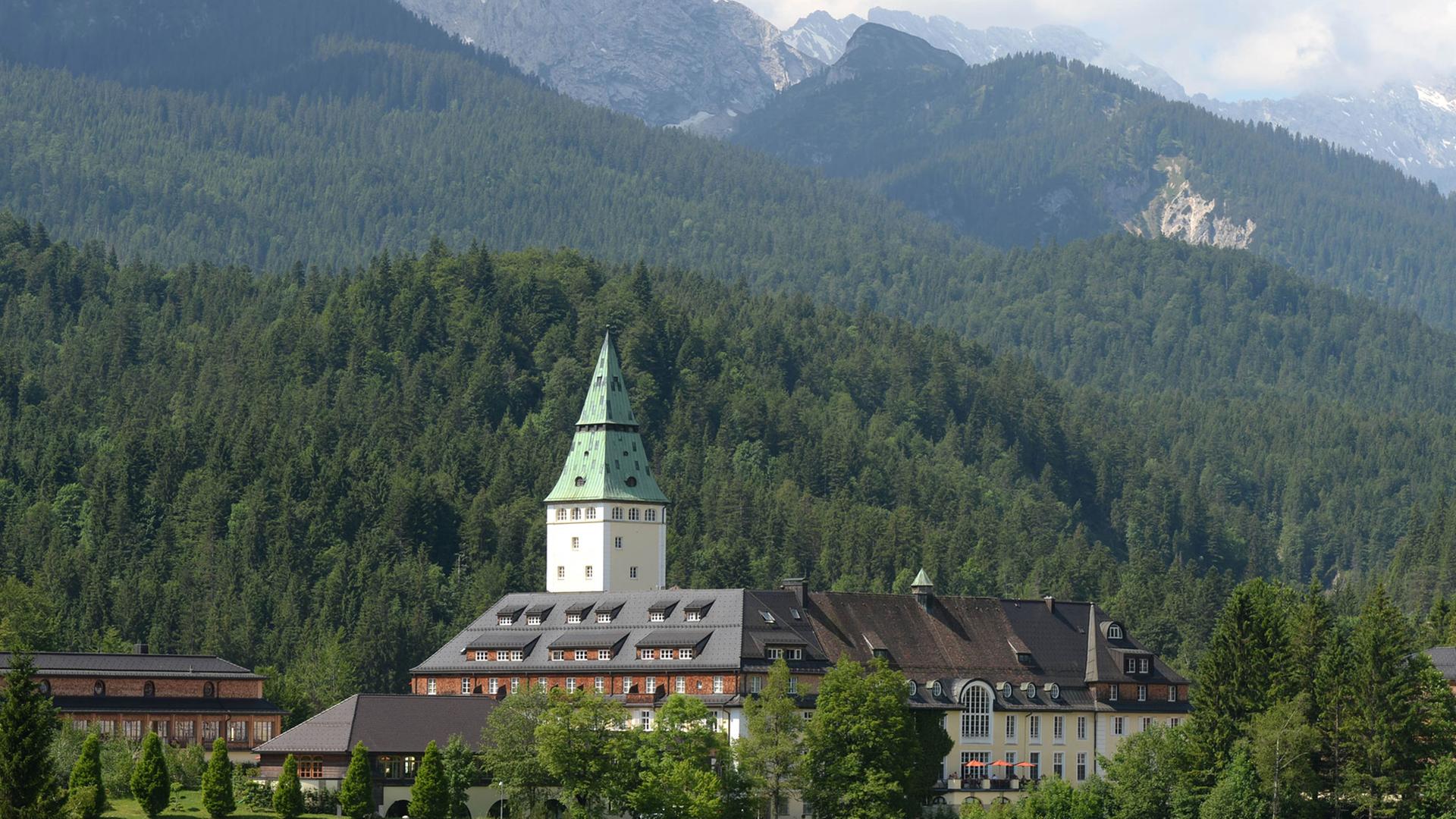 Das Schloss Elmau in der Nähe von Garmisch-Partenkirchen ist Ort des G7-Treffens im Juni 2015.