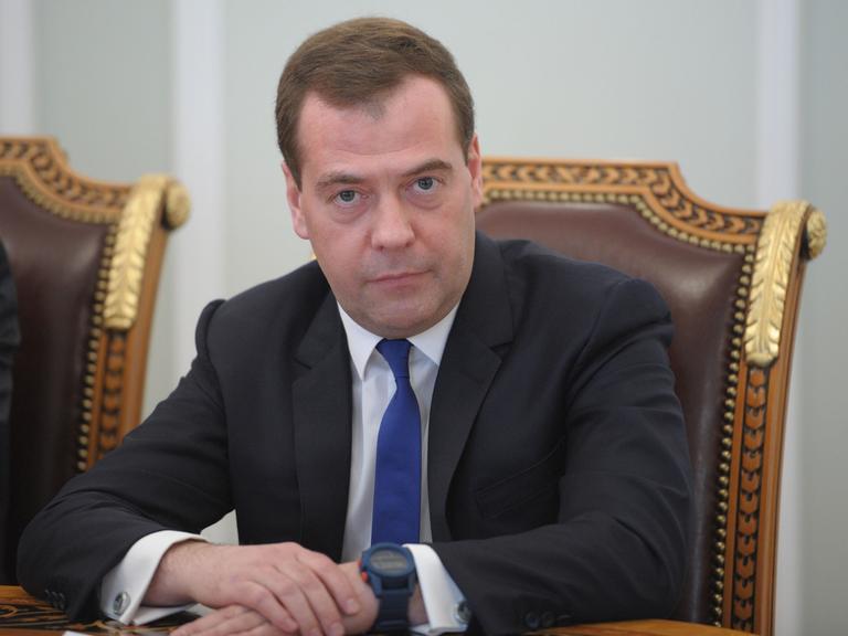 Der russische Premier Dmitrij Medwedew während eines Treffens mit Regierungsvertretern am 9. April in Moskau.