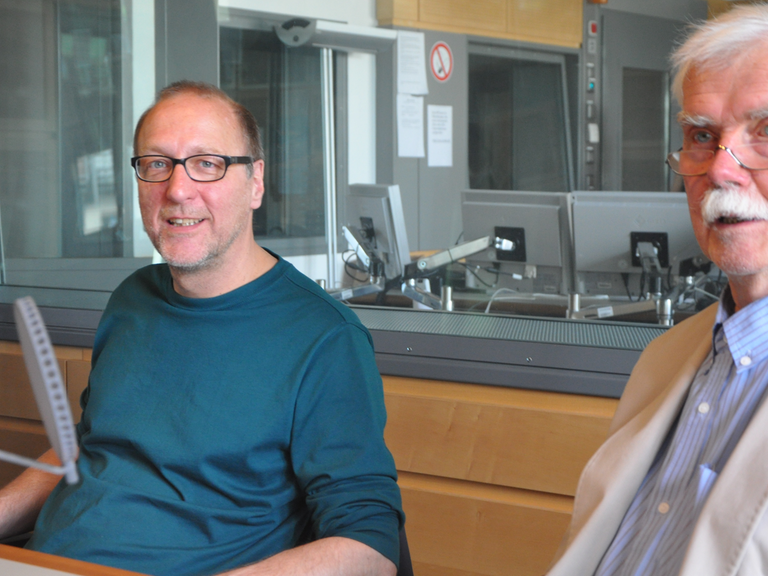 Thomas Gsella (links) und F.W. Bernstein in der "Lesart" im Deutschlandradio Kultur