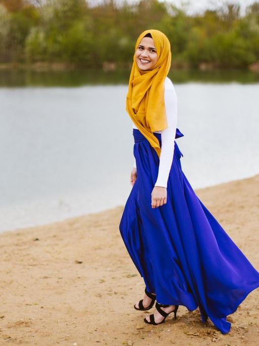 Eine #hijabista im Sommer - Kollektion vom Label Mizaan