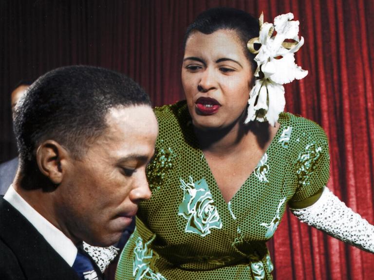 Billie Holiday zusammen mit Bobby Tucker am Klavier.