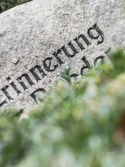 Grabstein mit Inschrift