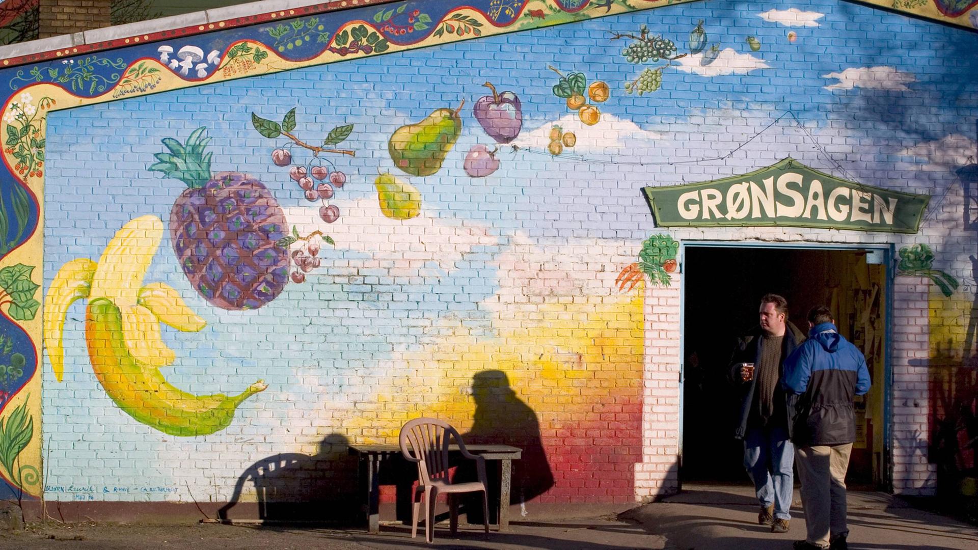 Buntes Früchte-Graffiti in Christiania, der alternativen Siedlung von Kopenhagen