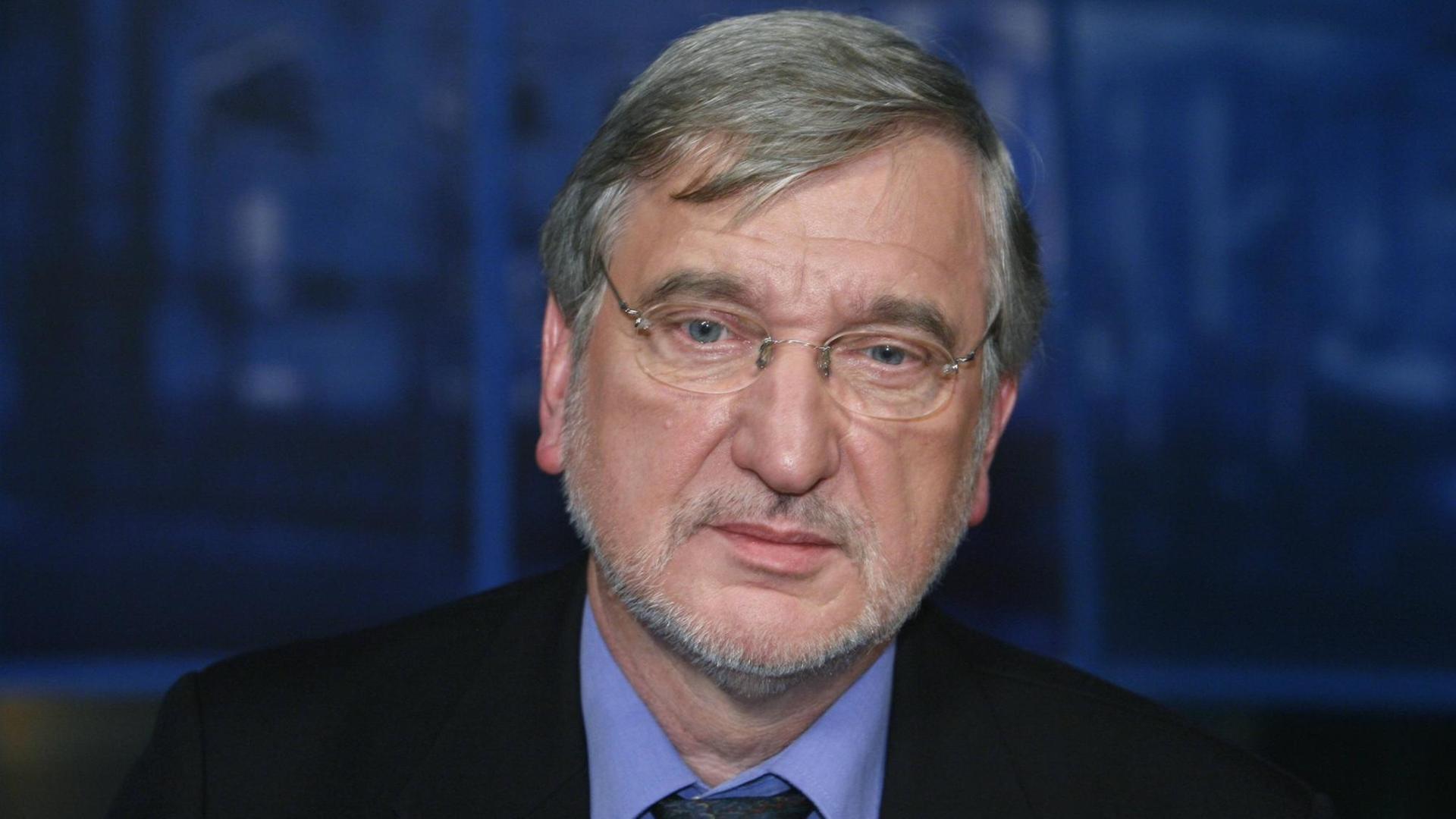 Werner Abelshauser, Forschungsprofessor für Wirtschaftsgeschichte an der Universität Bielefeld