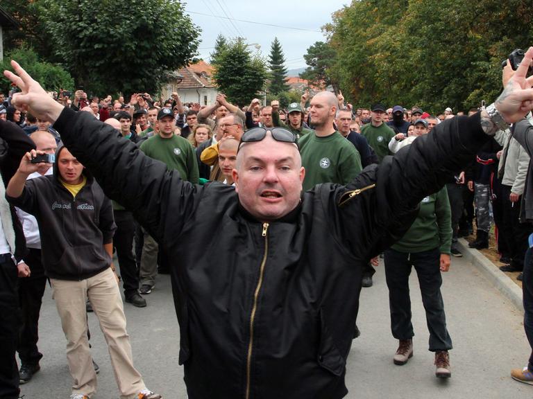 Unterstützer der rechtsextremen "Volkspartei Unsere Slowakei" bei einer Demonstration in der Ostslowakei.
