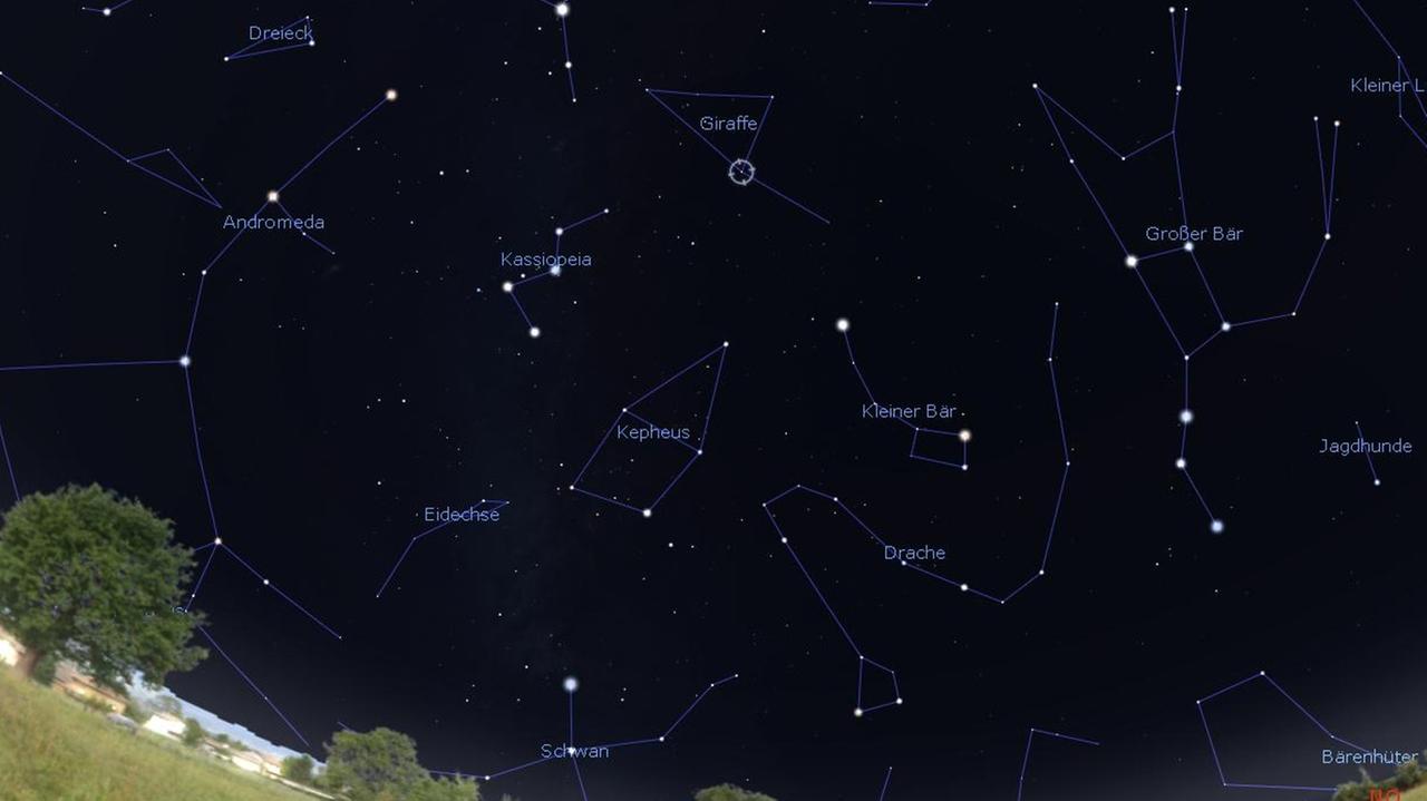 Das Sternbild Giraffe zeigt sich jetzt abends am Nordhimmel, oberhalb von Polarstern und Kassiopeia Das Sternbild Giraffe zeigt sich jetzt abends am Nordhimmel, oberhalb von Polarstern und Kassiopeia