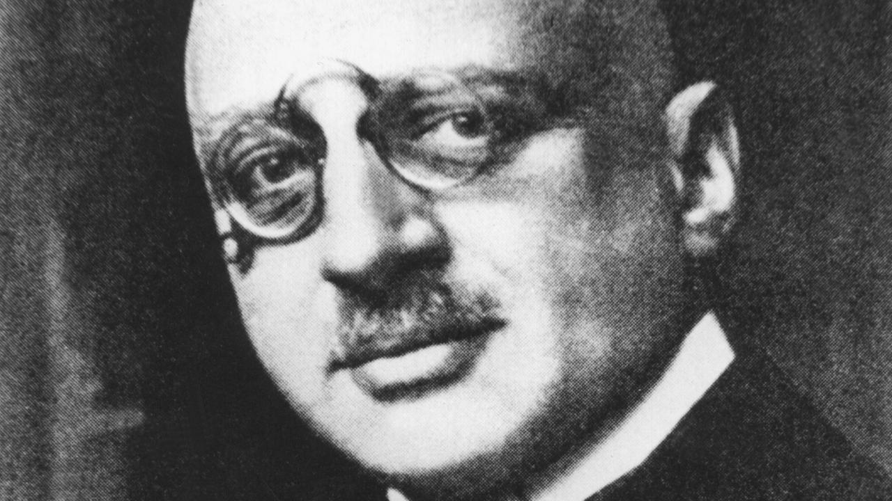 Der Physiker und Direktor des Kaiser-Wilhelm-Instituts für physikalische Chemie und Elektrochemie (1911-33) erhielt für die Darstellung von Ammoniak aus Stickstoff und Wasserstoff unter hohem Druck 1918 den Nobelpreis für Chemie.