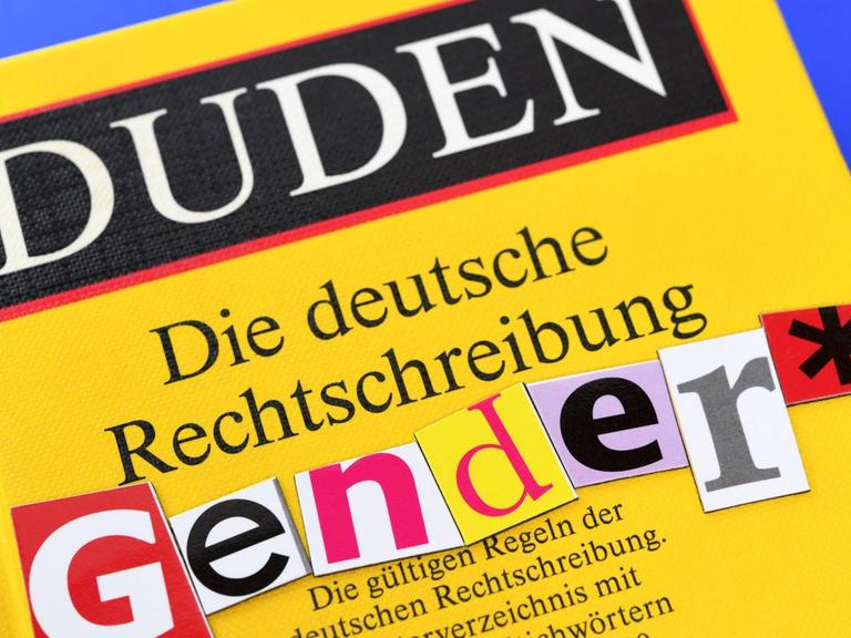 Auf einer Ausgabe des Duden formen Buchstaben das Wort Gender mit einem Gendersternchen am Ende.