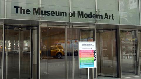 Eingang des Museum of Modern Art (MoMa) in New York