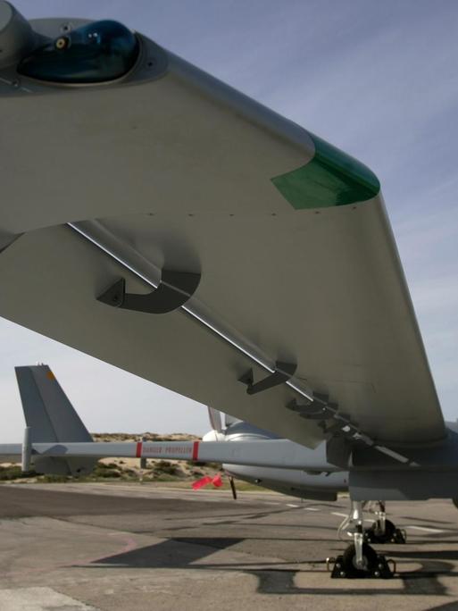 Eine Drohne des Typs "Heron TP" der israelischen Armee, die die Bundeswehr anschaffen will - sie hat die Option bewaffnet und als Kampfdrohne eingesetzt zu werden