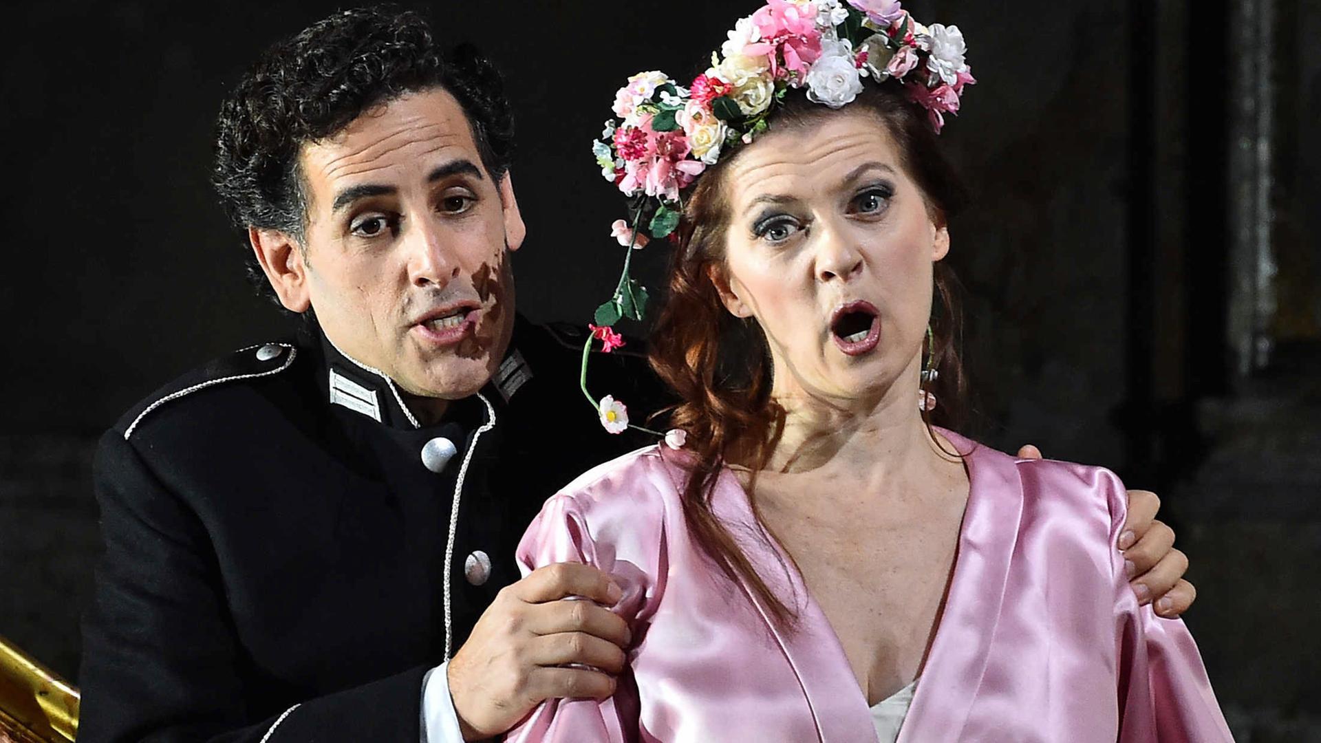 Juan Diego Florez als Raoul von Nangis und Patrizia Ciofi als Marguerite von Valois in die "Die Hugenotten" von Giacomo Meyerbeer an der Deutschen Oper in Berlin