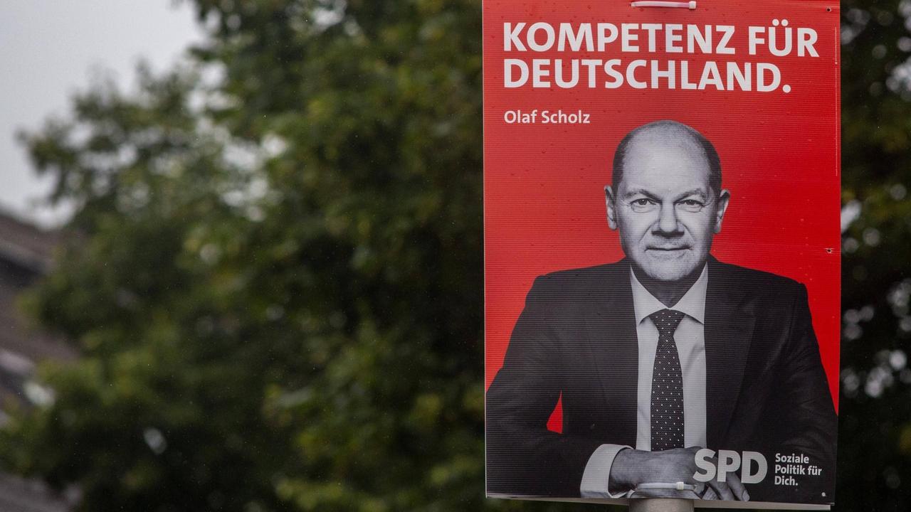 „Kompetenz für Deutschland“ steht über dem Portrait von Olaf Scholz