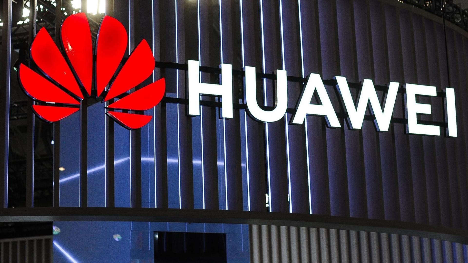 Huawei Logo auf dem Mobile World Congress in Barcelona