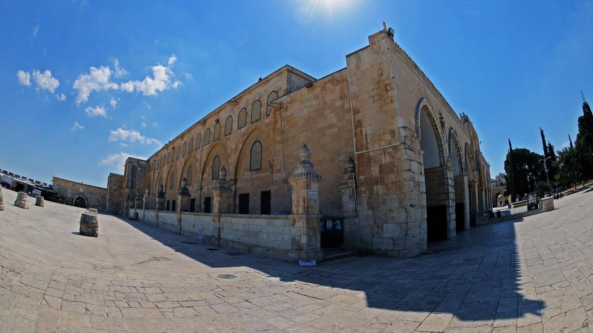 Die Al-Aqsa-Moschee in Jerusalem im Sonnenlicht.