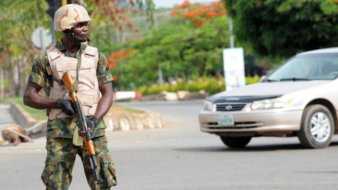 Ein nigerianischer Soldat in der Hauptstadt Abuja