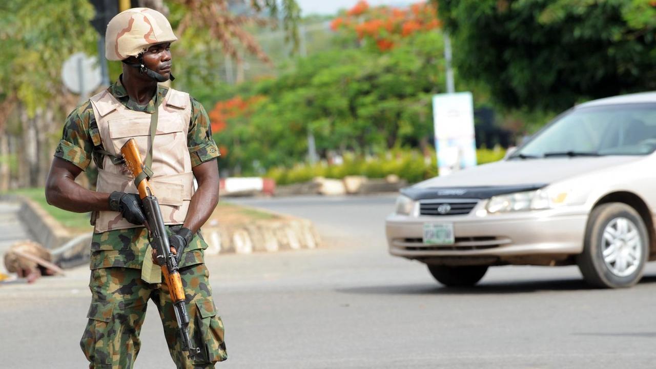 Ein nigerianischer Soldat in der Hauptstadt Abuja