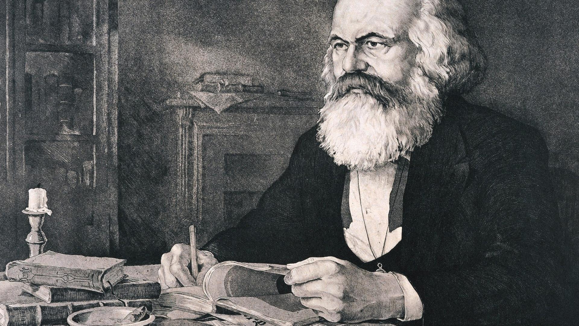 Eine schwarz-weiß-Radierung: Karl Marx sitzt in eleganter Kleidung an einem Schreibtisch und schreibt in ein Buch. Sein Blick ist ernst und nach vorne gerichtet.
