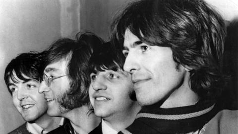 Die britische Popgruppe "The Beatles" mit (l-r) Paul McCartney, John Lennon, Ringo Starr und George Harrison. (Undatierte Aufnahme). |