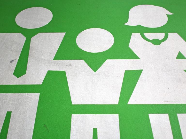 Eine stilisierte Familie mit Vater, Mutter, Kind