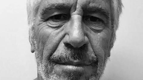 Ein undatiertes Foto aus dem New Yorker Sexualstraftäter-Register, das Jeffrey Epstein zeigt.