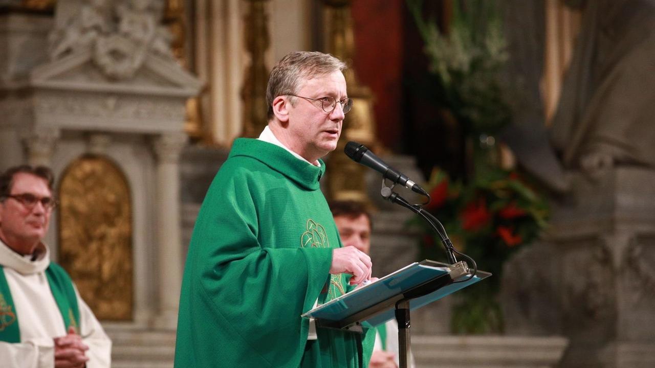 Bruno Horaist, Priester der Madeleine-Kirche beim Gedenk-Gottesdienst zu Johnny Hallydays 75. Geburtstag