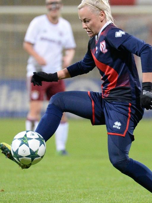 Ekaterina Sochneva vom russischen FK Rossijanka im Achtelfinal-Hinspiel gegen den FC Bayern München in der Champions League Saison 2016/2017.