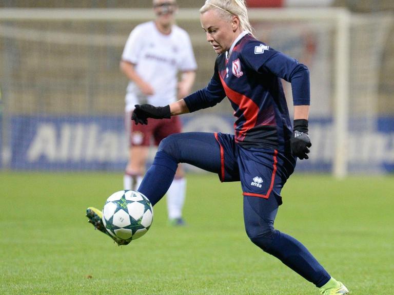 Ekaterina Sochneva vom russischen FK Rossijanka im Achtelfinal-Hinspiel gegen den FC Bayern München in der Champions League Saison 2016/2017.