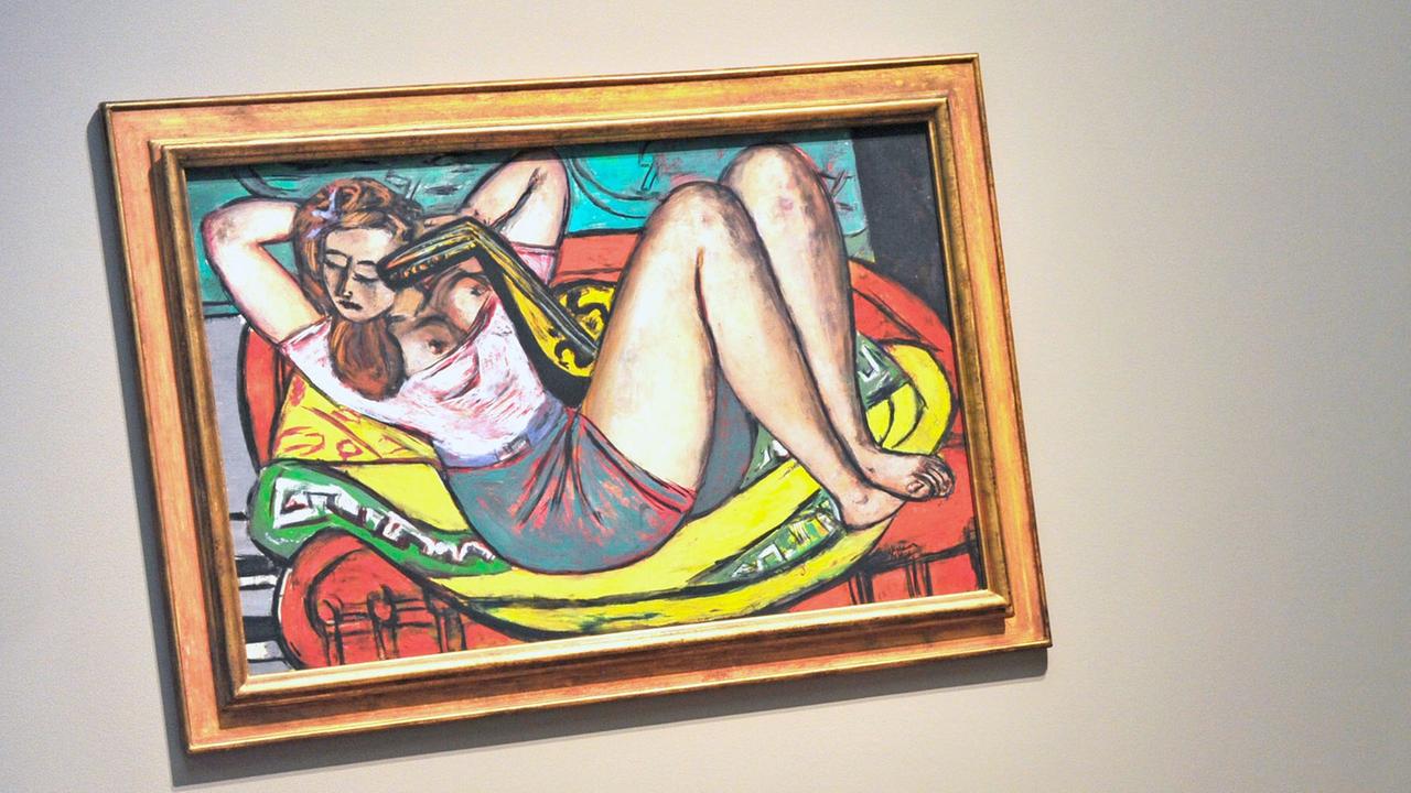 06.10.2011 in Frankfurt am Main im Städel Museum. Das Werk "Frau mit Mandoline in Gelb und Rot" von Max Beckmann