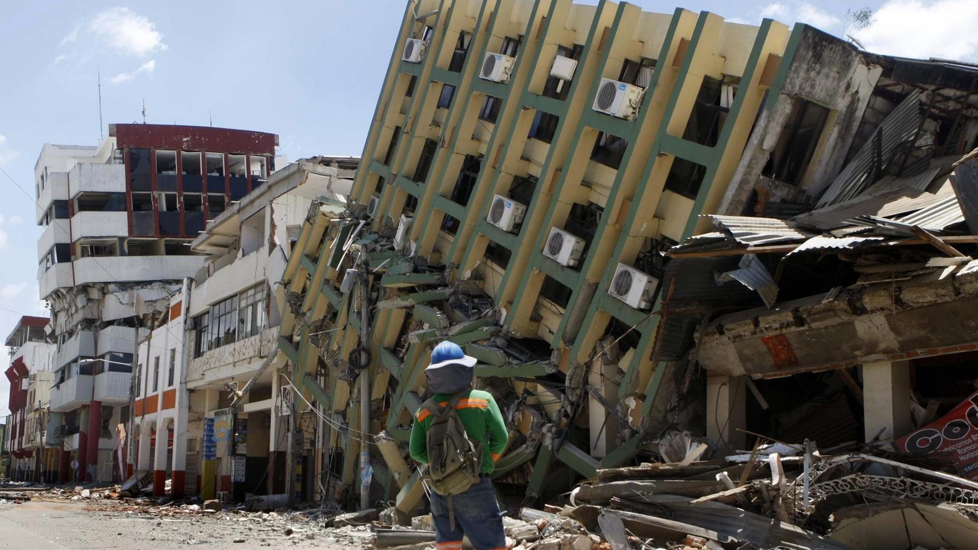 Schwere Schäden nach dem Erdbeben in Ecuador