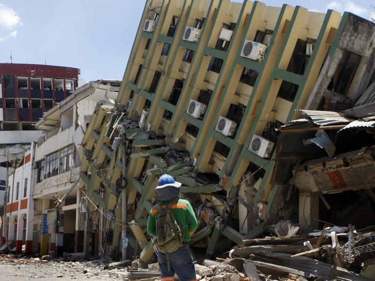 Schwere Schäden nach dem Erdbeben in Ecuador
