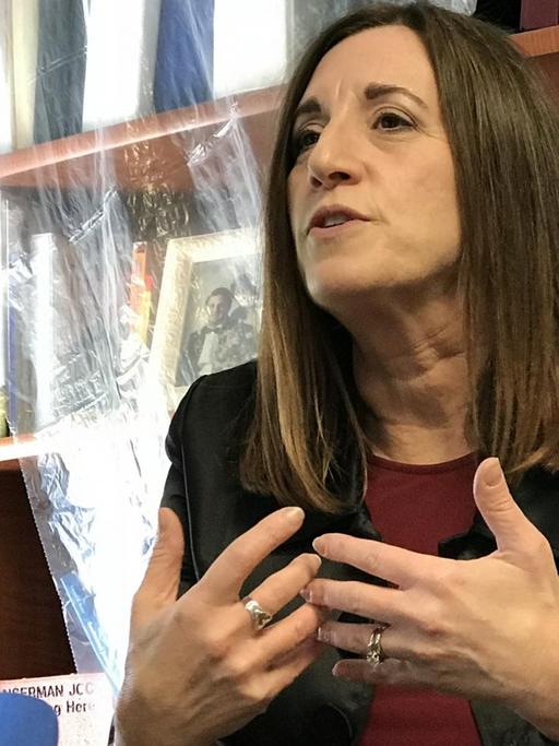 Amy Krulig im Büro des jüdischen Gemeindezentrums