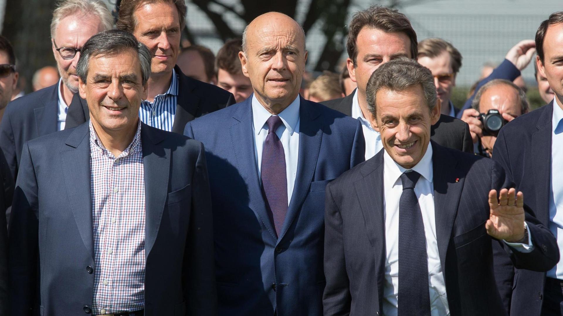 Blick auf die Präsidentschaftskandidaten der Konservativen für die Wahl 2017 Francois Fillon, Alain Juppé und Nicolas Sarkozy beim Treffen der Republikaner im Seebad La Baule 2015